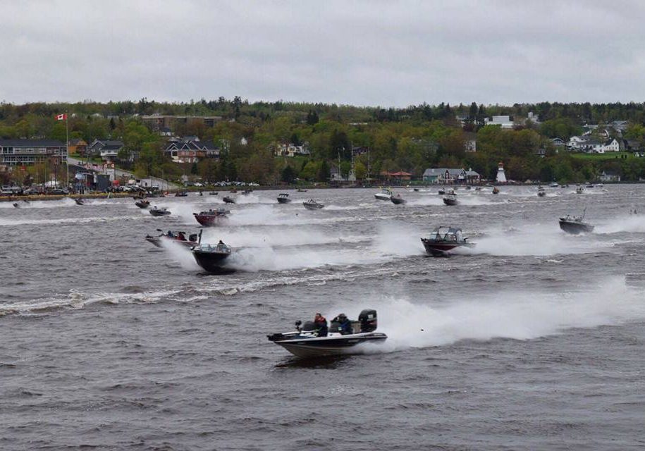 Boats taking off for the 2017 Striper Cup