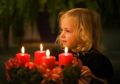 Child-with-Advent-wreath-Small