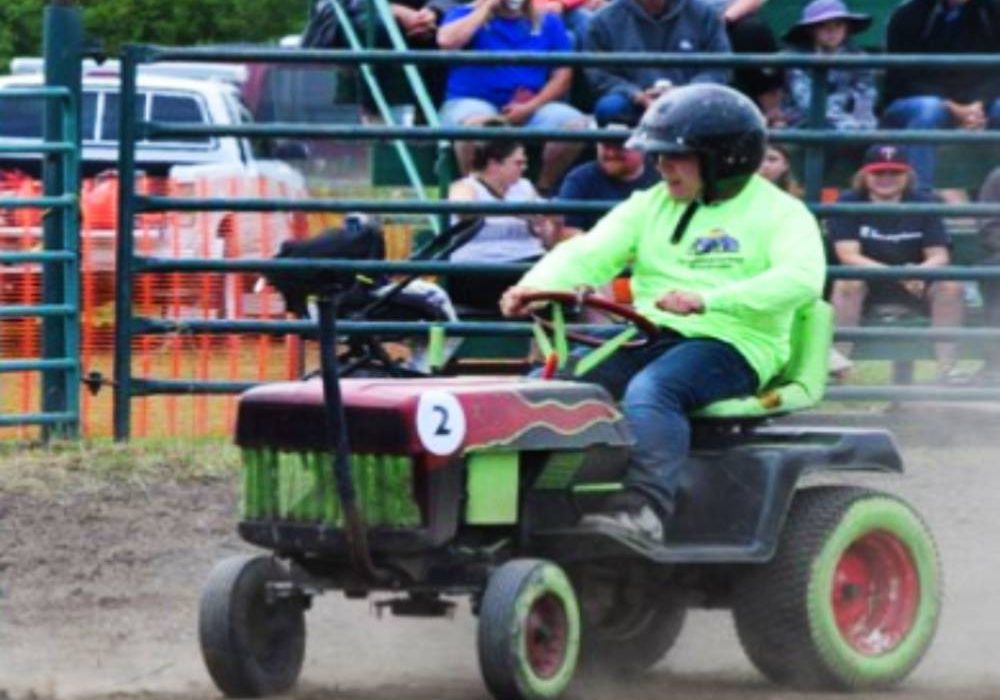 Lawn-Tractor-Race