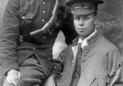 Carl Heckbert visiting with his wounded brother Fred, who lost his left forearm at Courcelette.