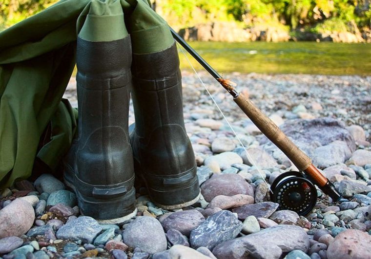 fishing-waders-and-rod-flyfishing