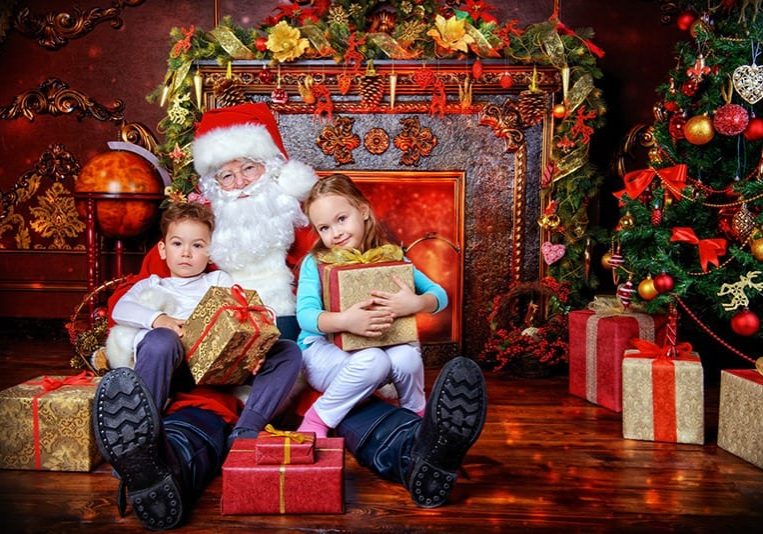 santa-photo-portrait-children-kids-christmas-presents-tree