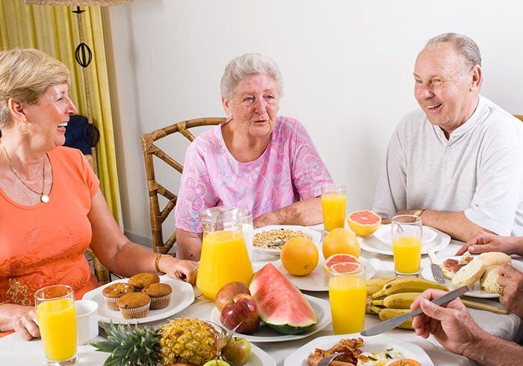 senior-people-breakfast